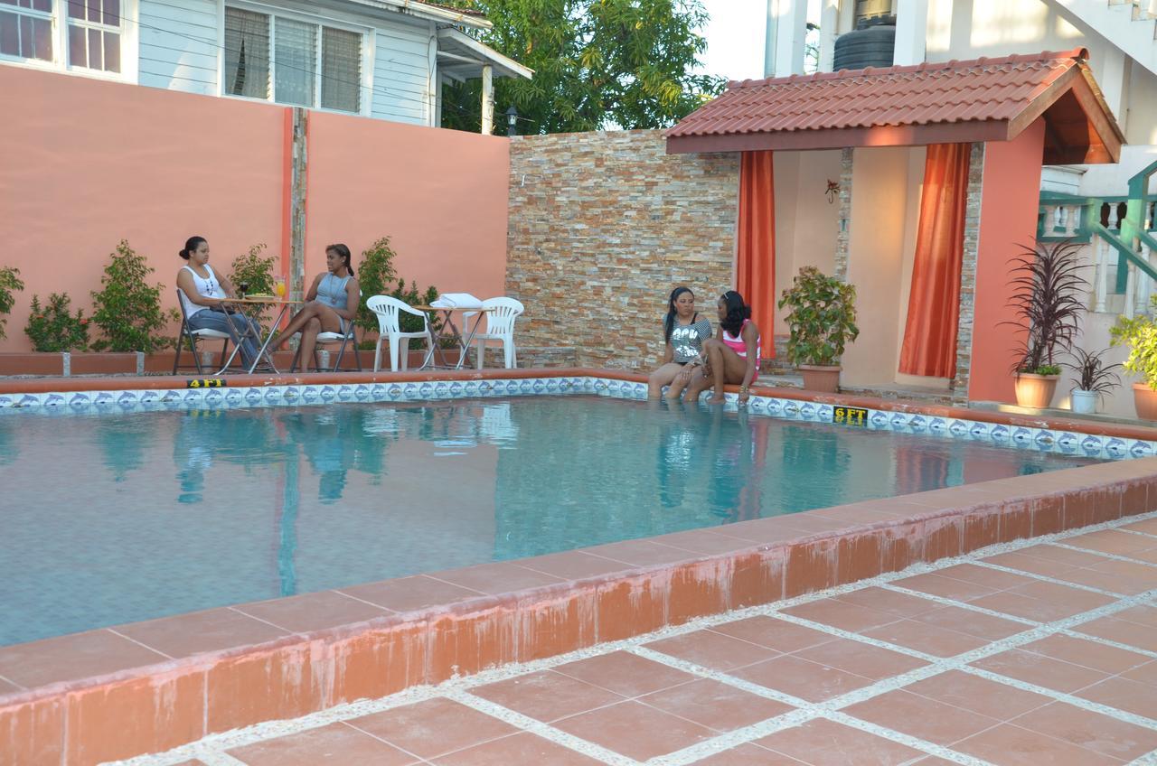 Windjammer International Cuisine & Comfort Inn Georgetown Dış mekan fotoğraf