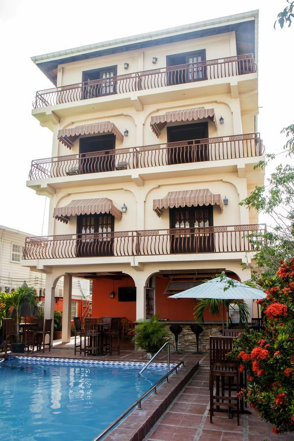 Windjammer International Cuisine & Comfort Inn Georgetown Dış mekan fotoğraf