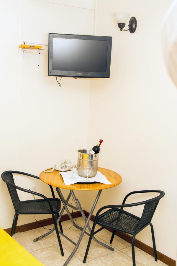 Windjammer International Cuisine & Comfort Inn Georgetown Oda fotoğraf